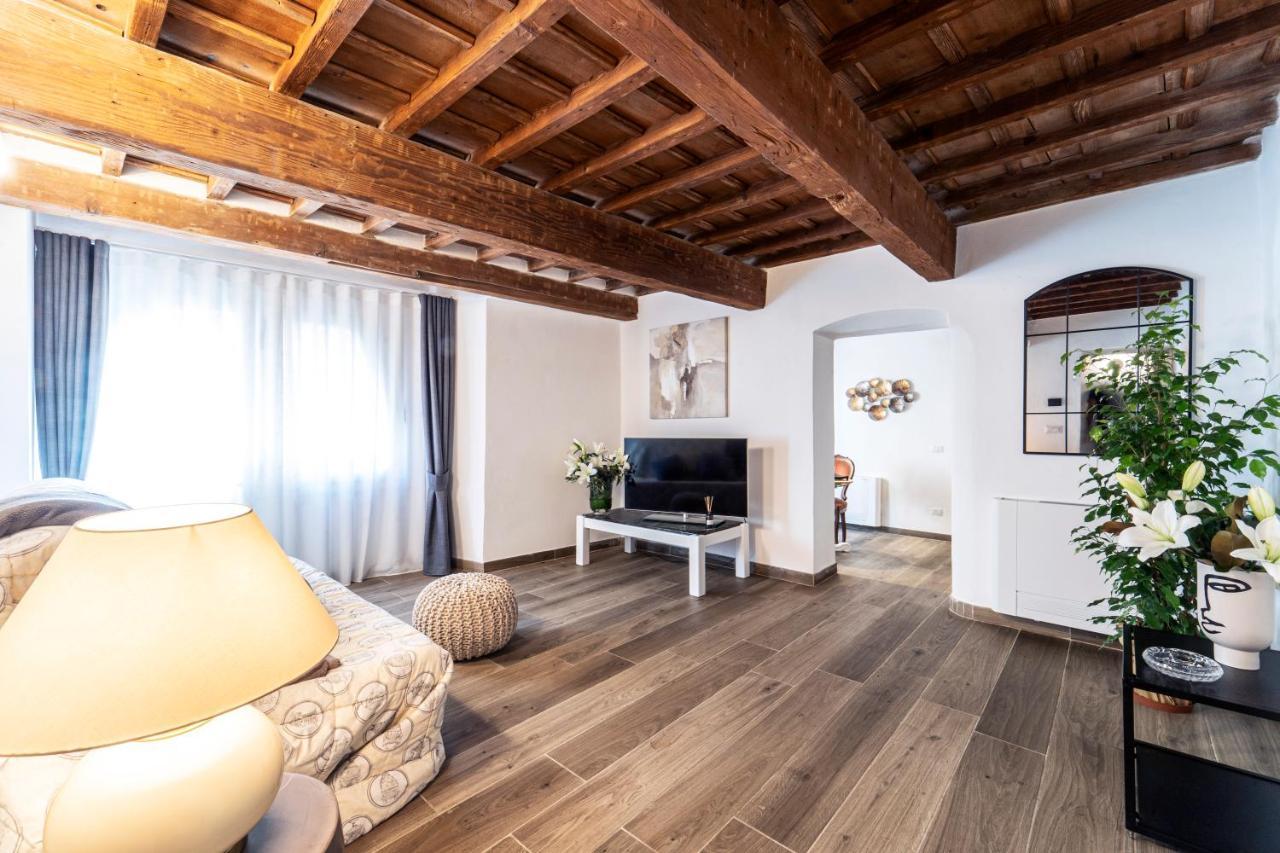 Palazzovilla Historic Building Luxury Suite Florencia Exterior foto