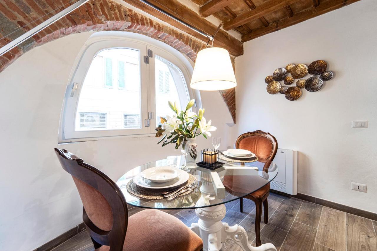 Palazzovilla Historic Building Luxury Suite Florencia Exterior foto