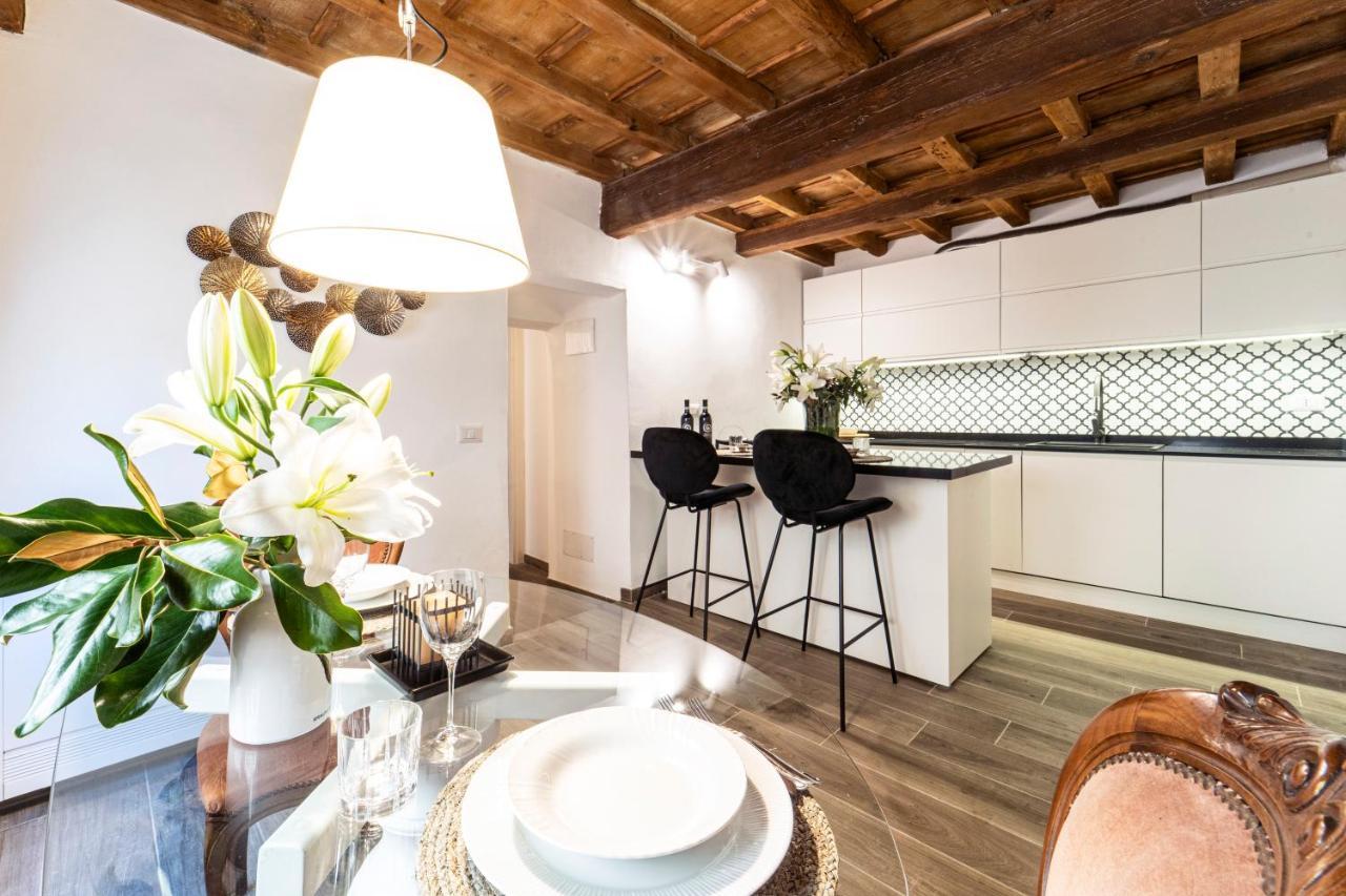 Palazzovilla Historic Building Luxury Suite Florencia Exterior foto
